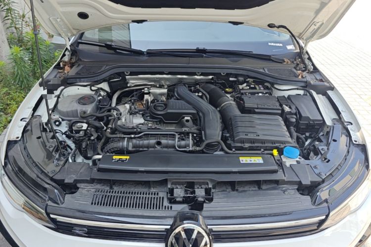 Used Volkswagen Golf 2025 300TSI R-Line Engine Bay