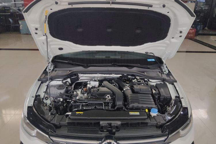 Used Volkswagen Golf 2025 300TSI R-Line Engine Bay