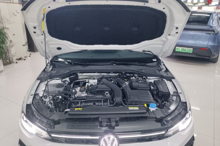 Used Volkswagen Golf 2025 300TSI R-Line Engine Bay
