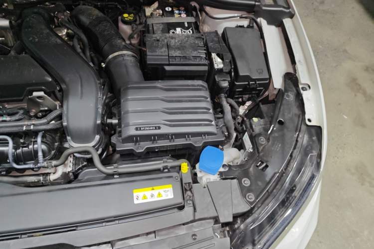 Used Volkswagen Golf 2025 300TSI Pro Engine Bay Left