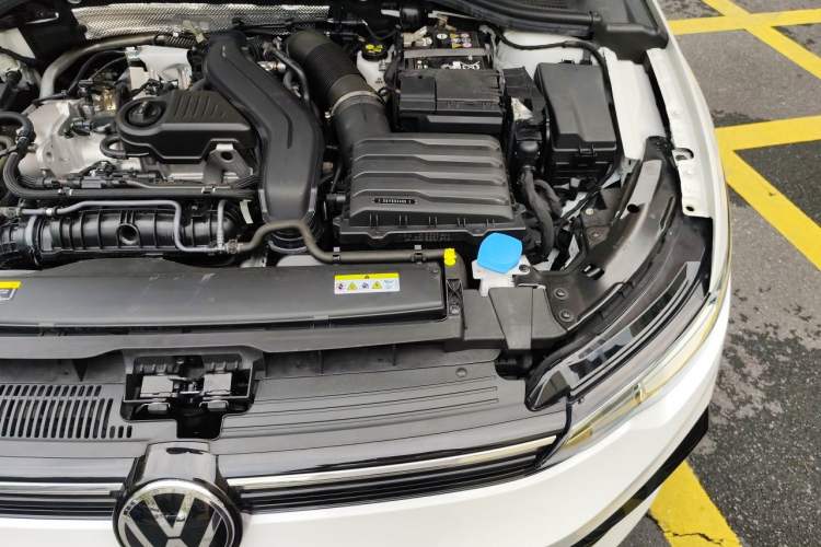 Used Volkswagen Golf 2025 300TSI R-Line Engine Bay Left