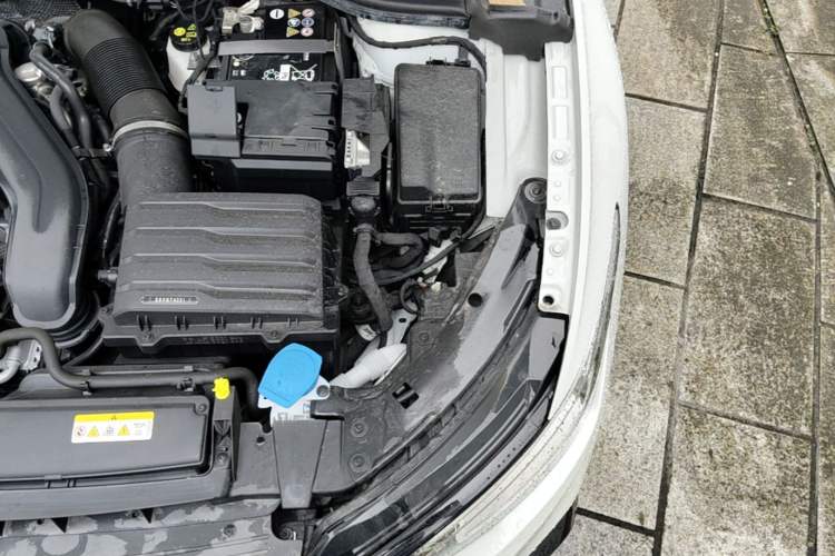Used Volkswagen Golf 2025 300TSI R-Line Engine Bay Left