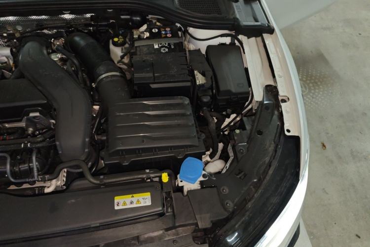 Used Volkswagen Golf 2025 Facelift 300TSI R-Line Engine Bay Left