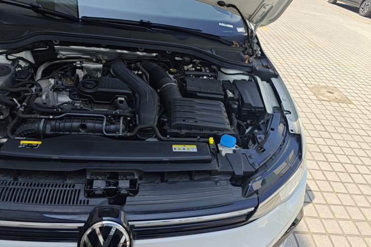 Used Volkswagen Golf 2025 300TSI R-Line Engine Bay Left