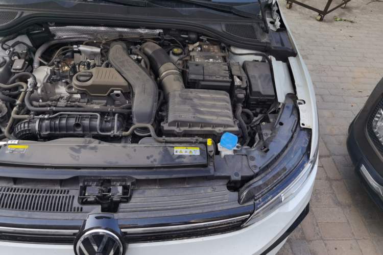 Used Volkswagen Golf 2025 300TSI R-Line Engine Bay Left