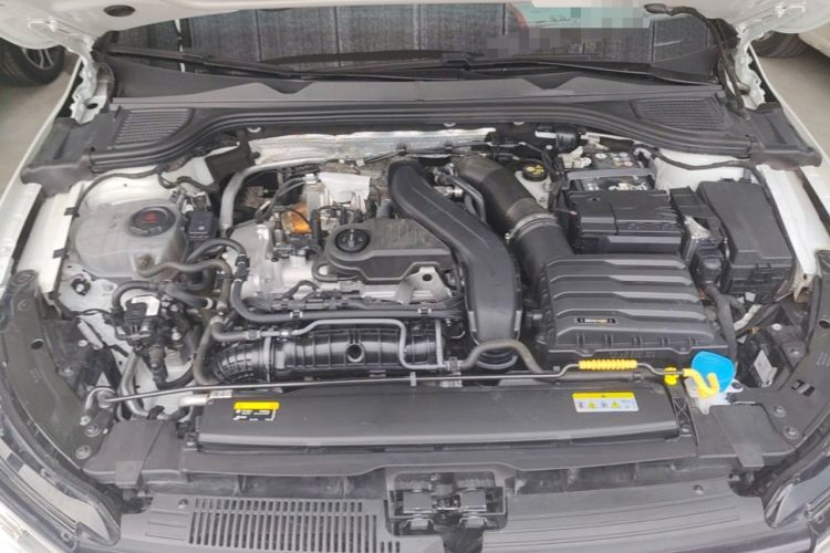Used Volkswagen Golf 2025 300TSI R-Line Engine Bay