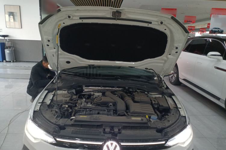 Used Volkswagen Golf 2025 300TSI R-Line Engine Bay