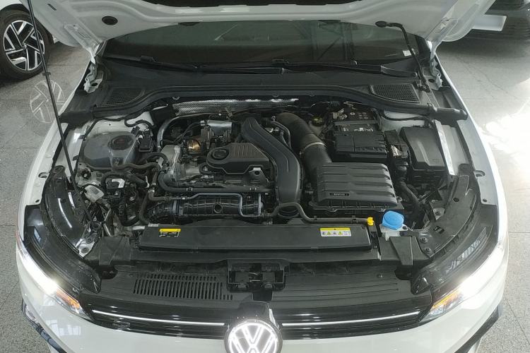 Used Volkswagen Golf 2025 300TSI R-Line Engine Bay