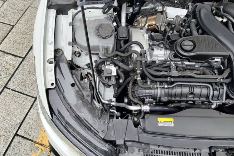 Used Volkswagen Golf 2025 300TSI R-Line Engine Bay Right
