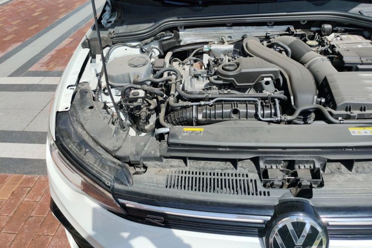 Used Volkswagen Golf 2025 300TSI R-Line Engine Bay Right