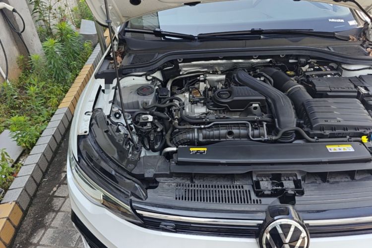 Used Volkswagen Golf 2025 300TSI R-Line Engine Bay Right