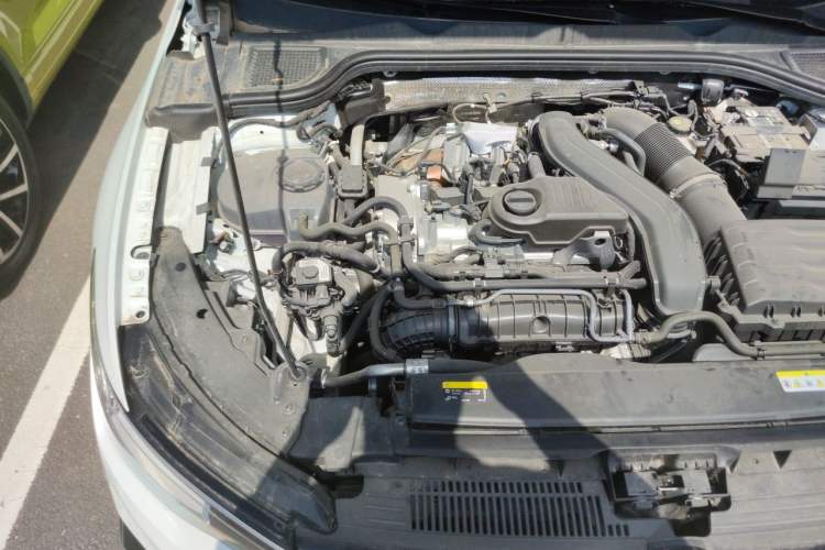 Used Volkswagen Golf 2025 300TSI R-Line Engine Bay Right