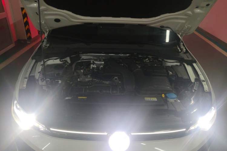 Used Volkswagen Golf 2025 300TSI R-Line Engine Bay