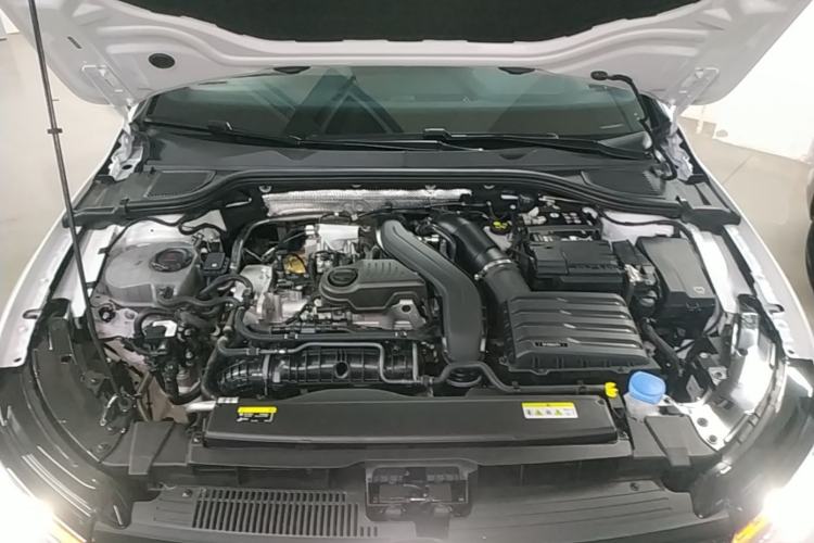Used Volkswagen Golf 2025 300TSI R-Line Engine Bay