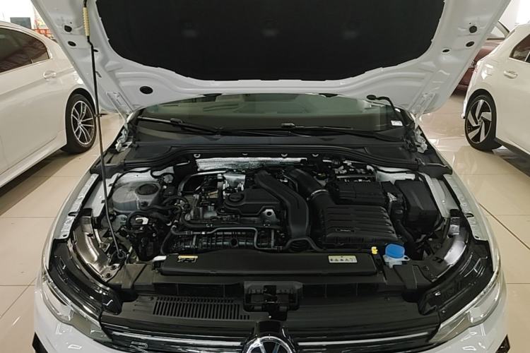 Used Volkswagen Golf 2025 300TSI R-Line Engine Bay