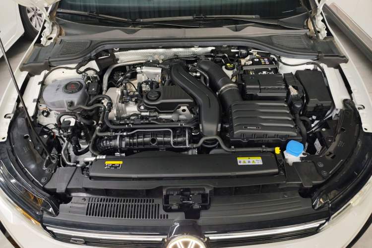 Used Volkswagen Golf 2025 300TSI R-Line Engine Bay