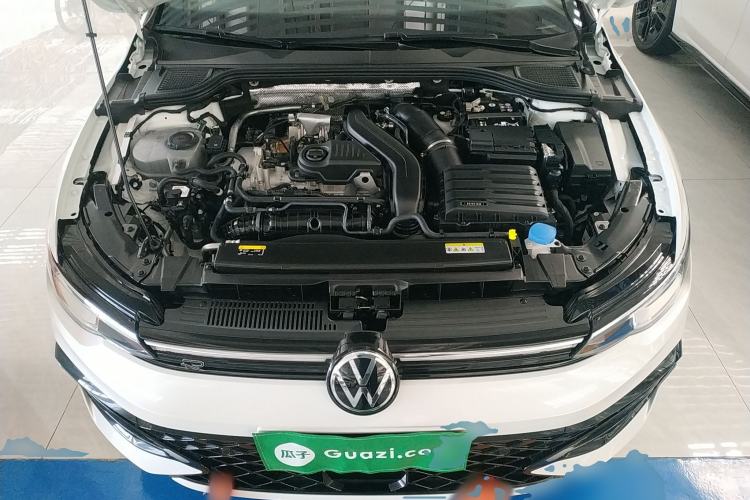 Used Volkswagen Golf 2025 300TSI R-Line Engine Bay