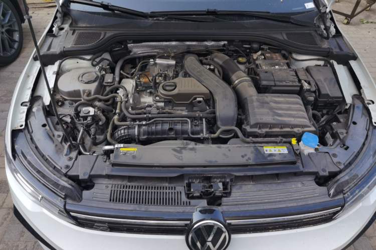 Used Volkswagen Golf 2025 300TSI R-Line Engine Bay