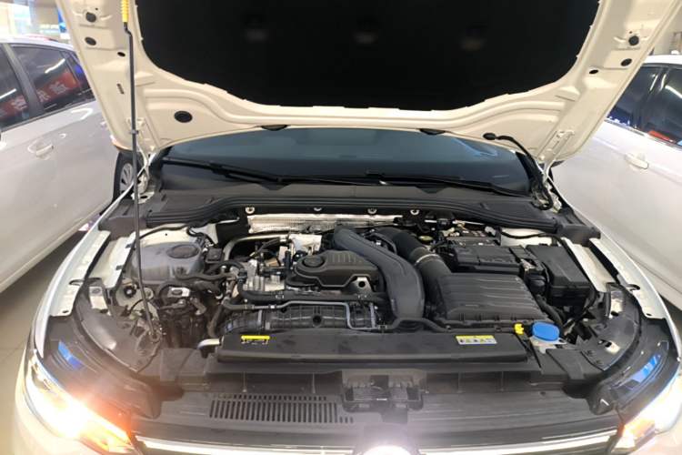 Used Volkswagen Golf 2025 300TSI R-Line Engine Bay