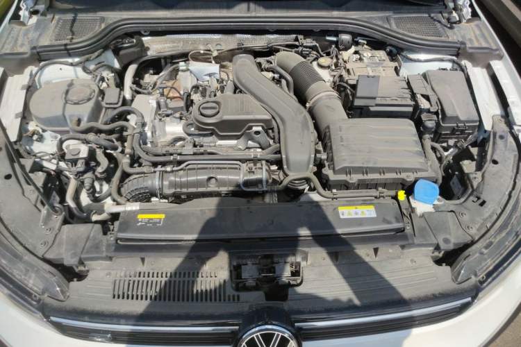 Used Volkswagen Golf 2025 300TSI R-Line Engine Bay