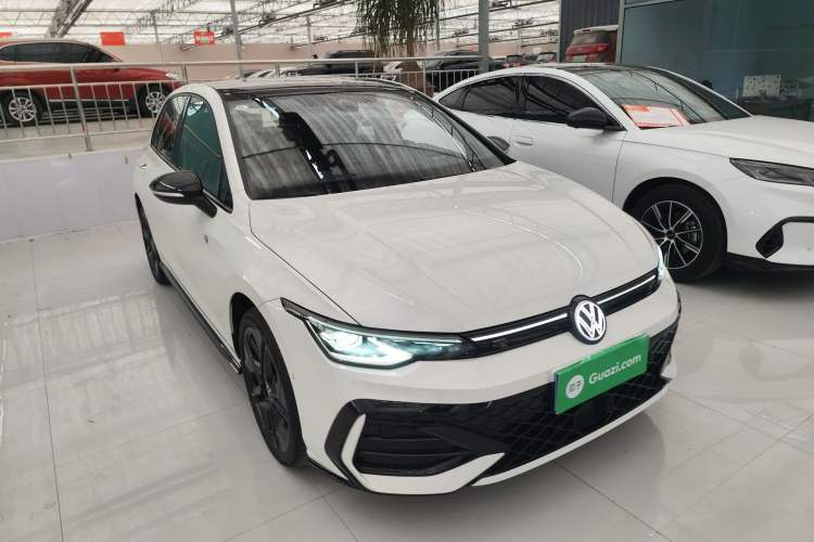 Used Volkswagen Golf 2025 300TSI R-Line Exterior 1