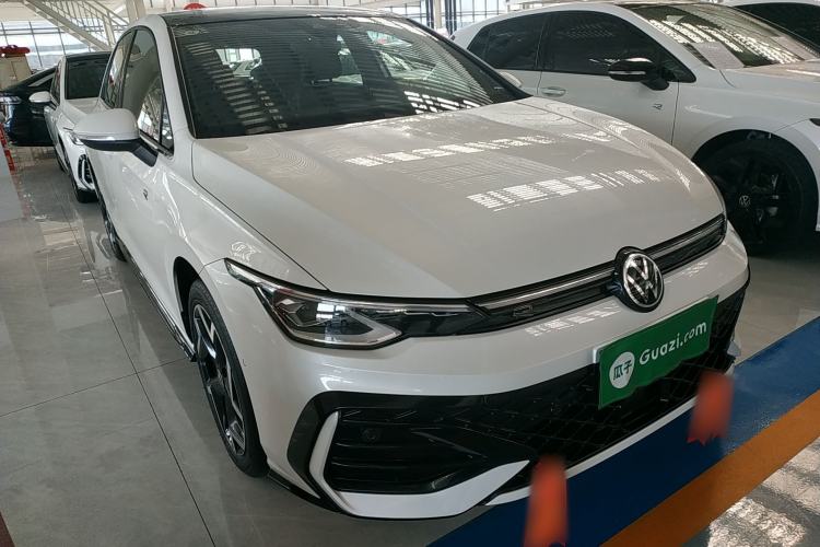 Used Volkswagen Golf 2025 300TSI R-Line Exterior 1