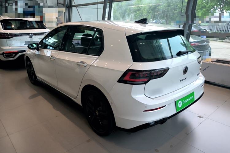 Used Volkswagen Golf 2025 300TSI R-Line Exterior 2