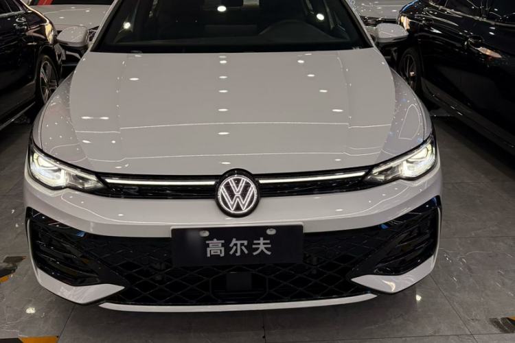 Used Volkswagen Golf 2025 300TSI R-Line Exterior 2