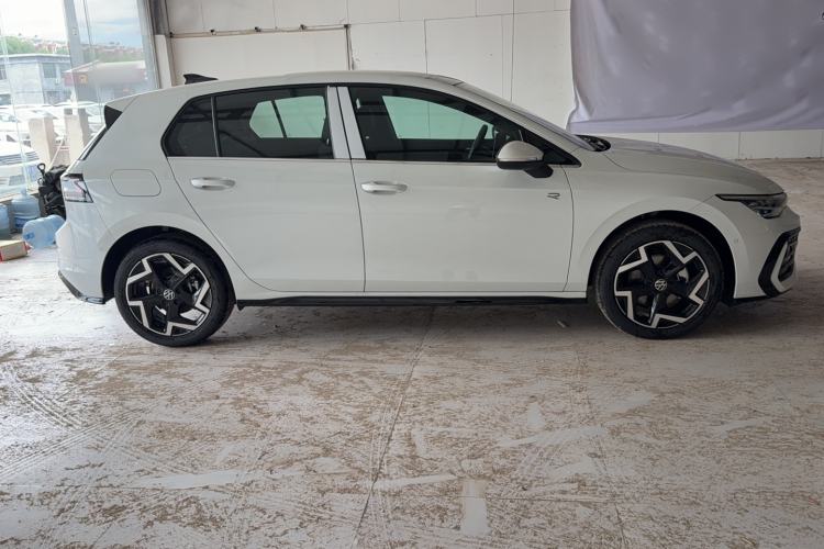 Used Volkswagen Golf 2025 Facelifted II 300TSI R-Line Exterior 2