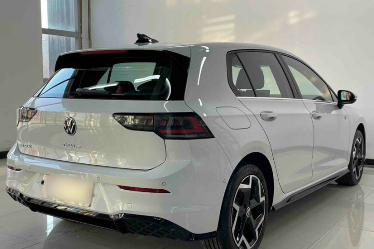 Used Volkswagen Golf 2025 300TSI R-Line Exterior 2