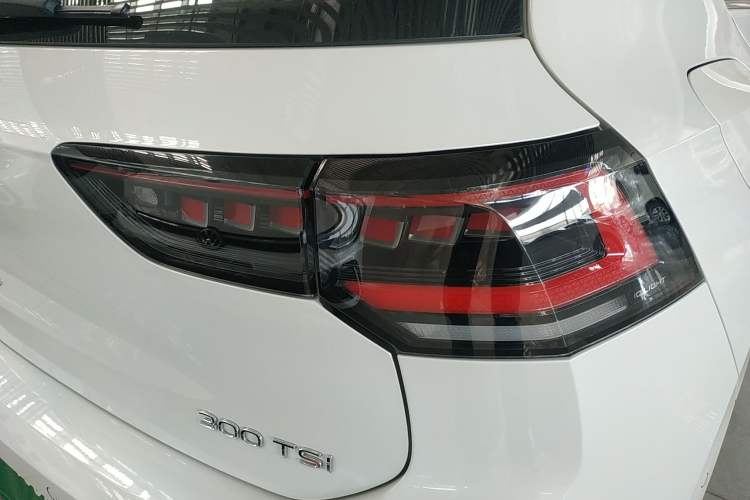 Used Volkswagen Golf 2025 300TSI R-Line Exterior 3
