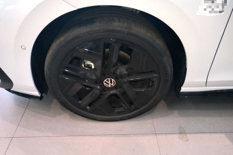 Used Volkswagen Golf 2025 300TSI R-Line Exterior 4