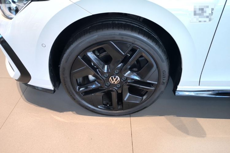 Used Volkswagen Golf 2025 300TSI R-Line Exterior 4