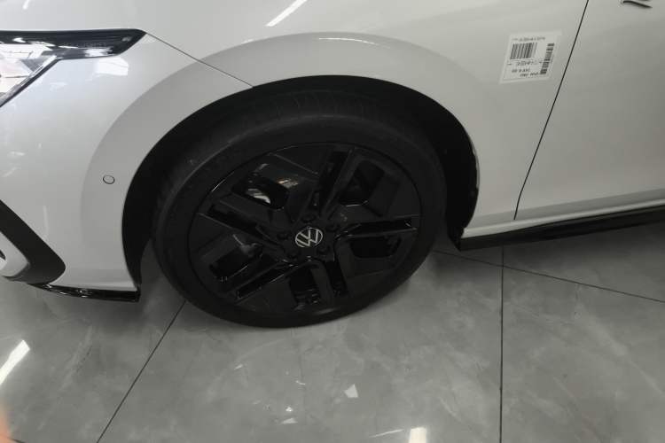Used Volkswagen Golf 2025 300TSI R-Line Exterior 4
