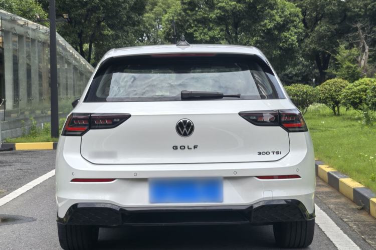 Used Volkswagen Golf 2025 300TSI R-Line Exterior 4