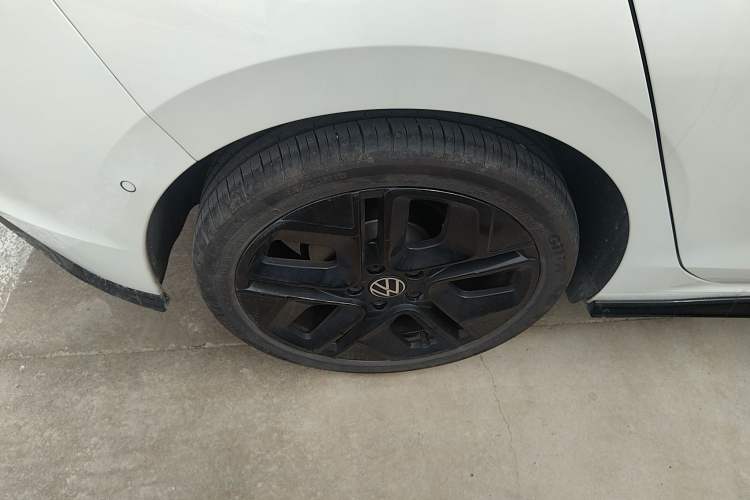 Used Volkswagen Golf 2025 300TSI R-Line Exterior 5