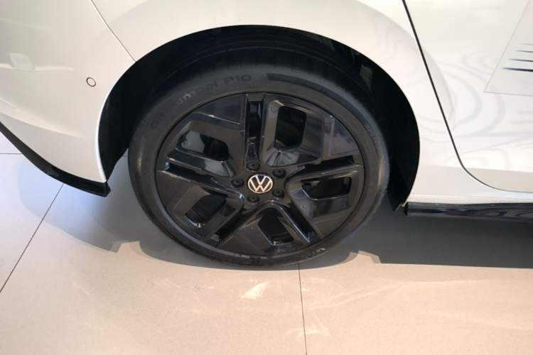 Used Volkswagen Golf 2025 300TSI R-Line Exterior 5
