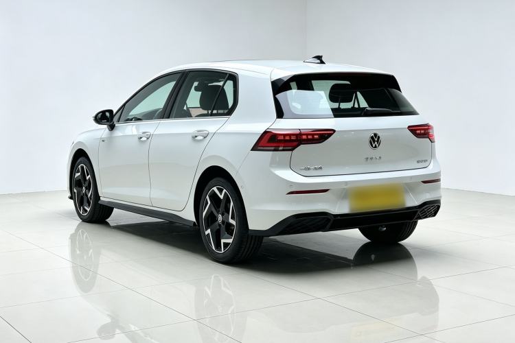 Used Volkswagen Golf 2025 300TSI R-Line Exterior 5