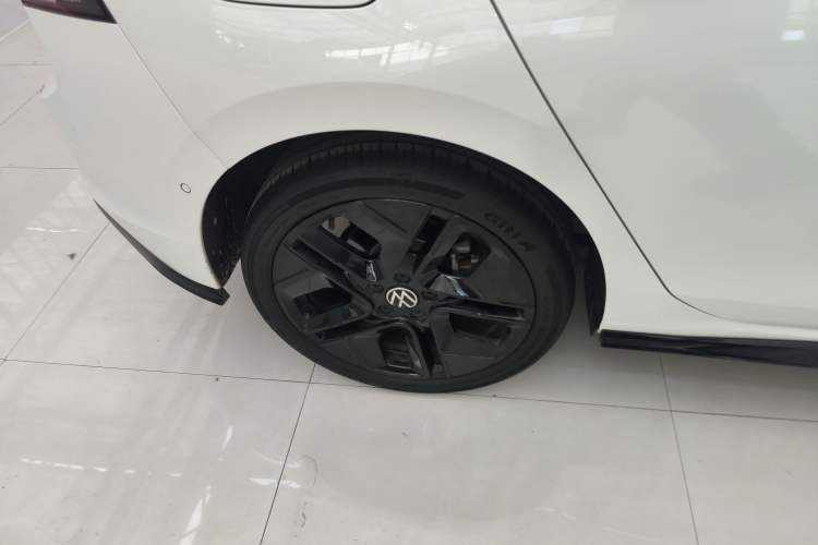 Used Volkswagen Golf 2025 300TSI R-Line Exterior 5