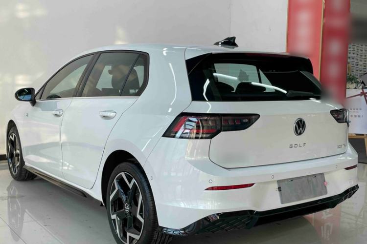 Used Volkswagen Golf 2025 300TSI R-Line Exterior 6
