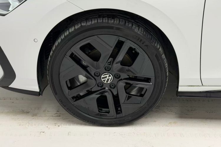 Used Volkswagen Golf 2025 300TSI R-Line Exterior 8