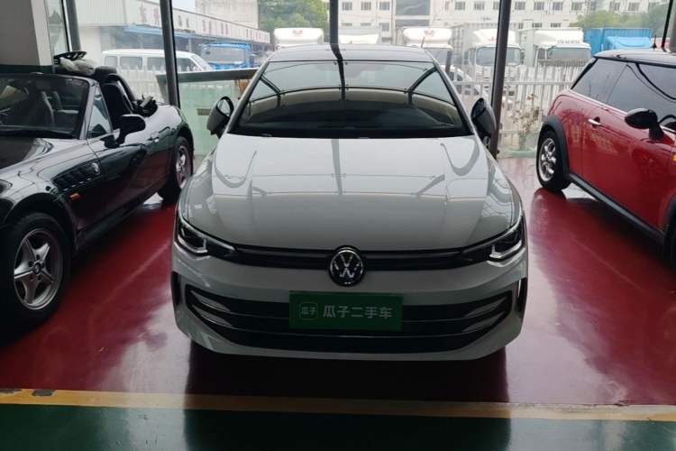 Used Volkswagen Golf 2025 Facelifted 300TSI Pro Front