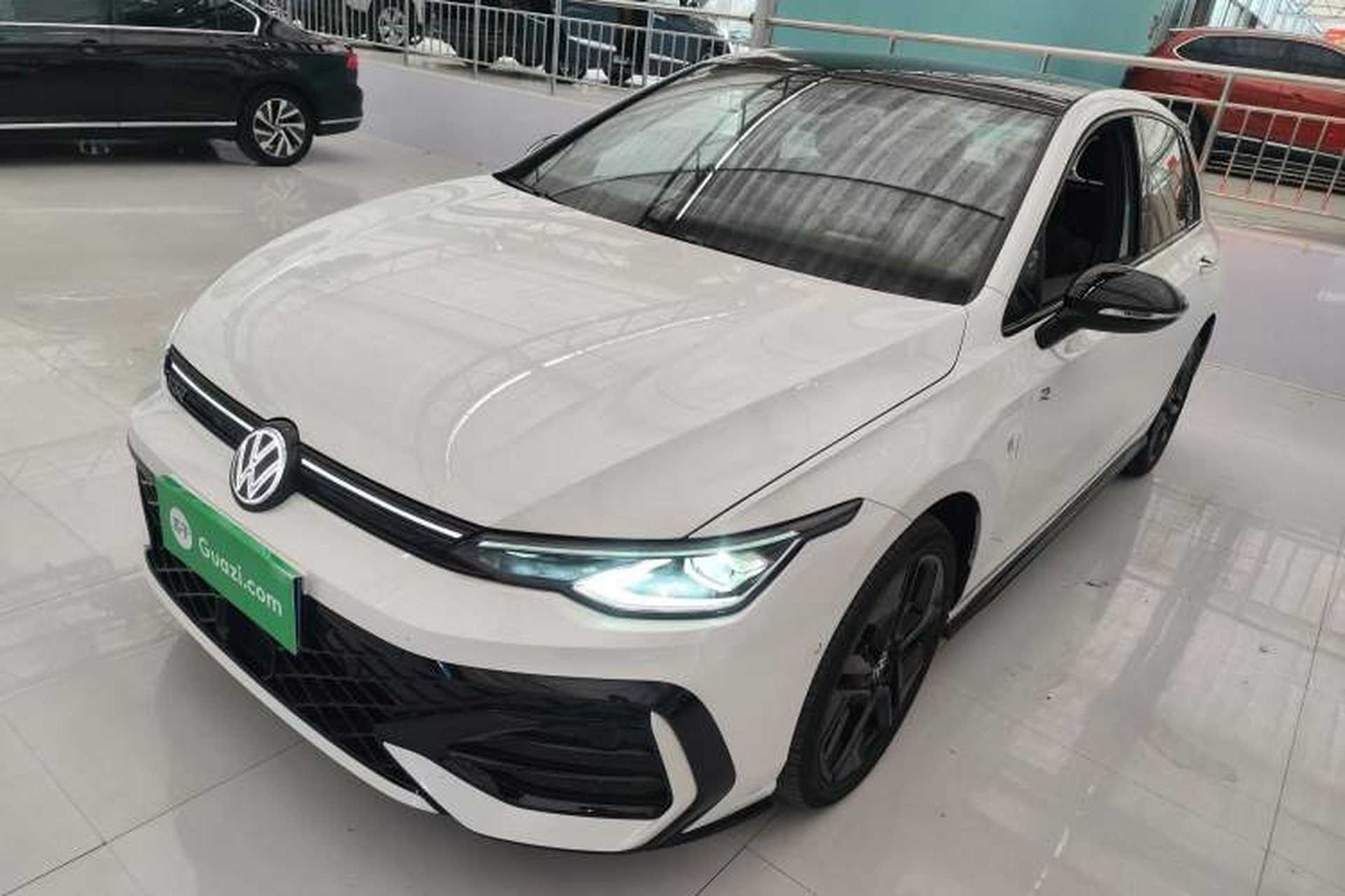 Used Volkswagen Golf 2025 300TSI R-Line Front Left 45 Deg