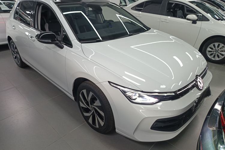Used Volkswagen Golf 2025 Facelifted 300TSI Pro Front Right 45 Deg