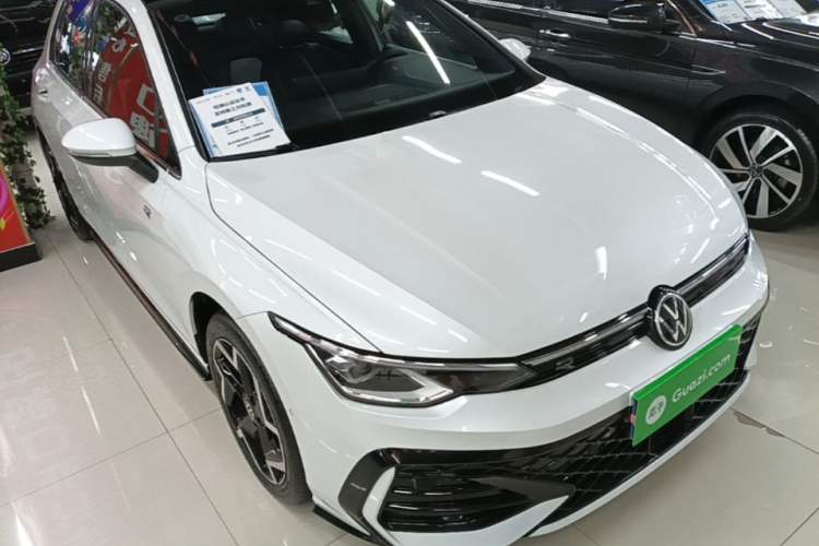 Used Volkswagen Golf 2025 300TSI R-Line Front Right 45 Deg