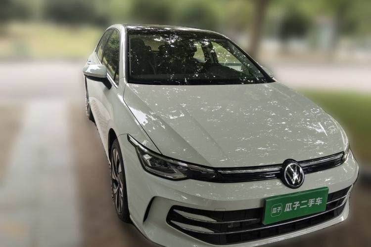 Used Volkswagen Golf 2025 Facelifted 300TSI Pro Front Right 45 Deg