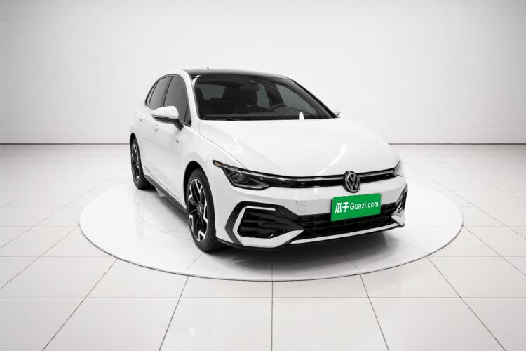 Used Volkswagen Golf 2025 300TSI R-Line Front Right 45 Deg