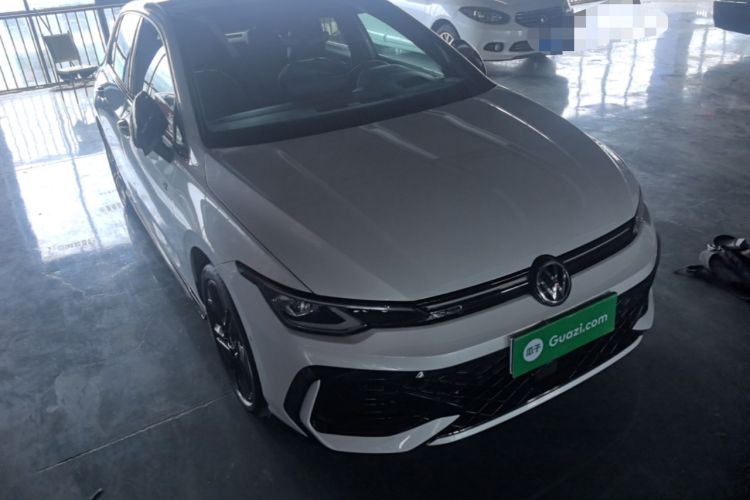 Used Volkswagen Golf 2025 300TSI R-Line Front Right 45 Deg