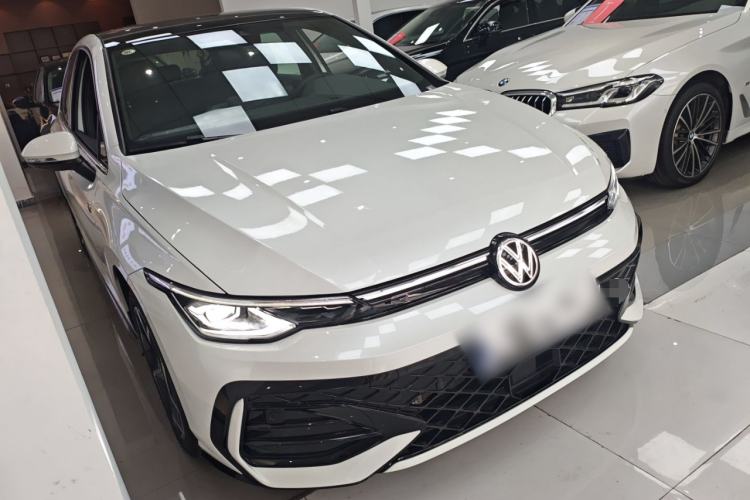 Used Volkswagen Golf 2025 300TSI R-Line Front Right 45 Deg