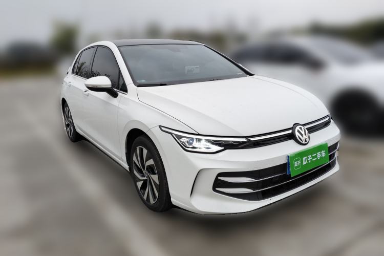 Used Volkswagen Golf 2025 Facelifted 300TSI Pro Front Right 45 Deg